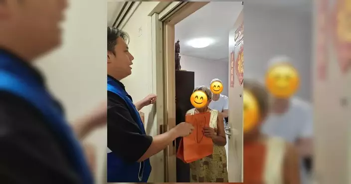朱煥釗欣安邨探訪長者 送上關愛福袋講解支援服務