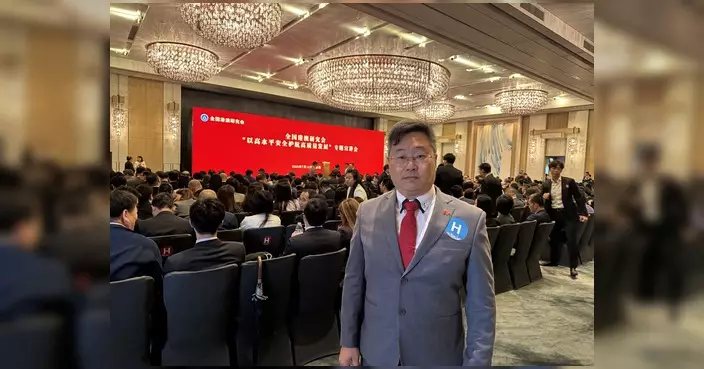 梁振邦辦國安教育之旅 帶領烏溪沙居民參觀駐港部隊展覽中心