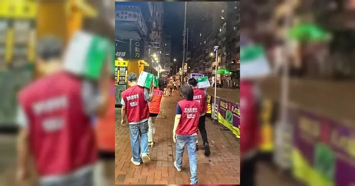 柏架山關愛隊持續為筲箕灣缺水居民送水 逐戶拍門派樽裝水