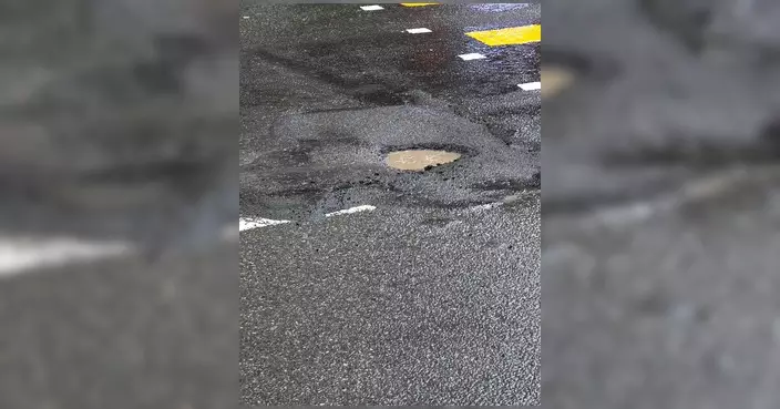 馮務君巡區發現馬頭圍道路面破損積水 路政署即日完成修補