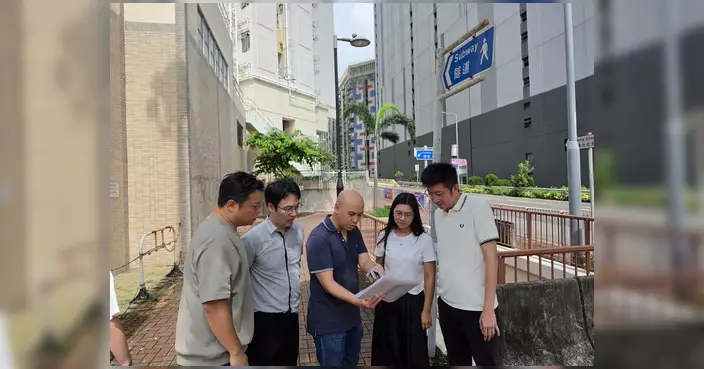林博聯同區議員視察三區 跟進無障礙升降機工程進度