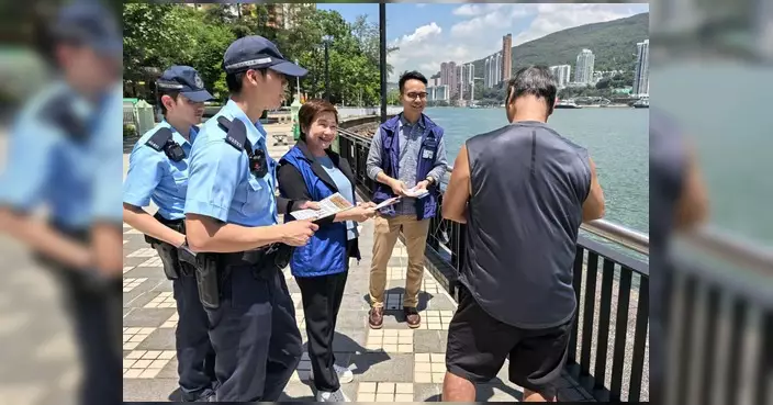 葵青警區聯同區議員關愛隊 第三日走入社區宣傳道路安全