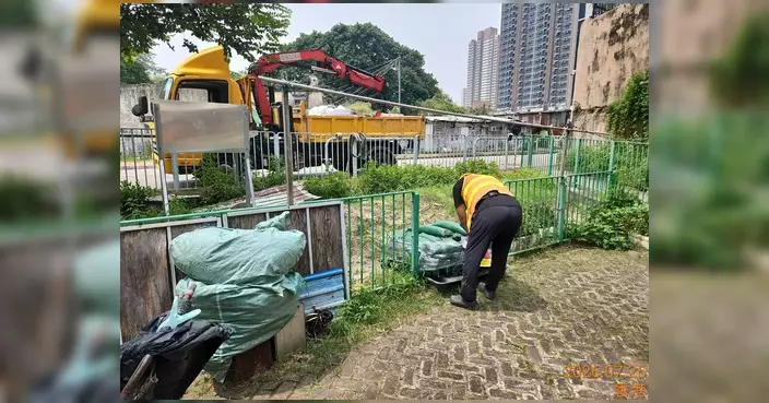 厦村關愛隊提醒颱風將至 獲民政處渠務署協助提供沙包