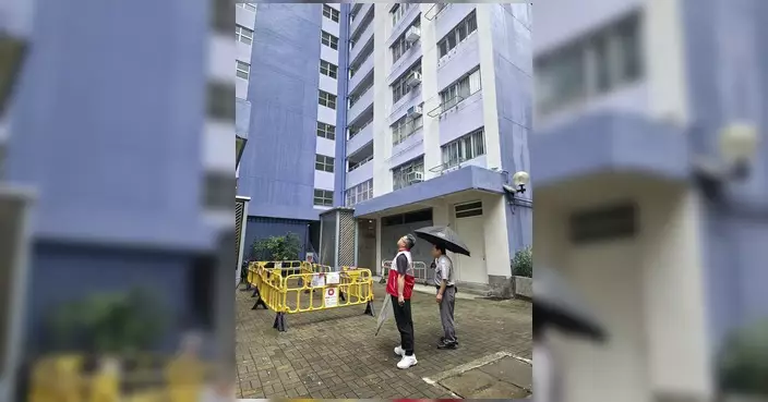 馮沛賢聯同房屋署巡視安定邨 打風前夕檢查防風措施