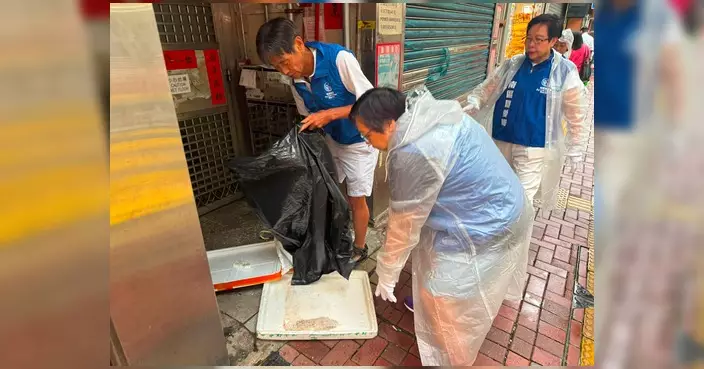 鴨脷洲北關愛隊風後即時巡區 清理路面障礙助街坊安全出行