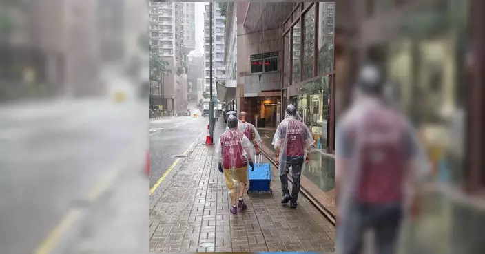 八號波解除後丹拿區現水浸隱患 曾卓兒辦事處巡區籲街坊小心