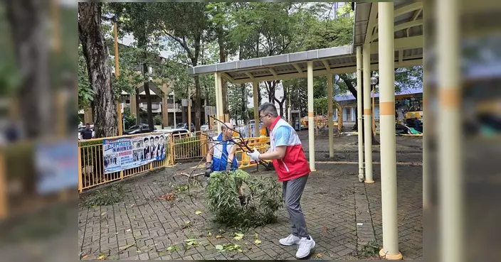 颱風「紅霞」襲港後 馮沛賢聯同關愛隊及房屋署巡視社區