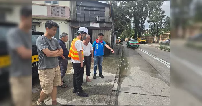 侯漢碩聯同多部門視察粉錦公路營盤村 跟進路面滲水及水浸問題