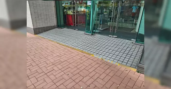 領展跟進愉翠商場告示帶脫落 區議員確認已重新舖設