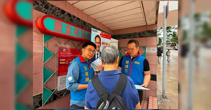 張偉楠蕭煒忠團隊置富設街站 收集五年規劃意見及講解滲水新流程