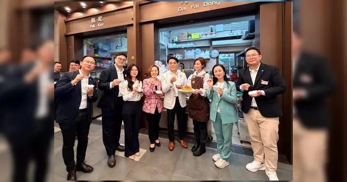 陳凱欣出席鴨脷洲街市熟食中心復業開幕 翻新不足一年重現熱鬧