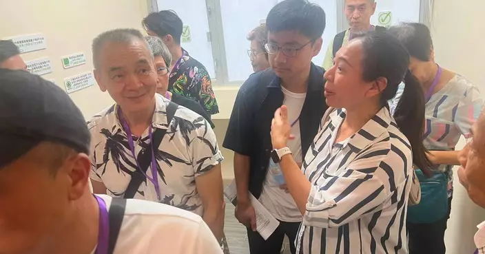 鄭泳舜帶業主參觀簡樸房樣板單位 了解裝修細節及最低標準