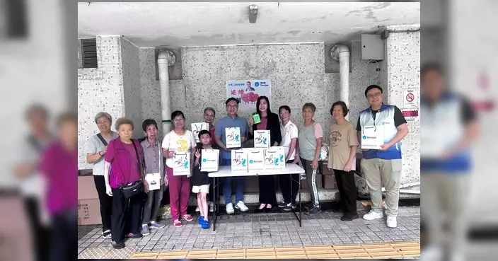 李東江聯同煤氣公司辦愛心湯包送贈活動 向長者基層傳遞關懷