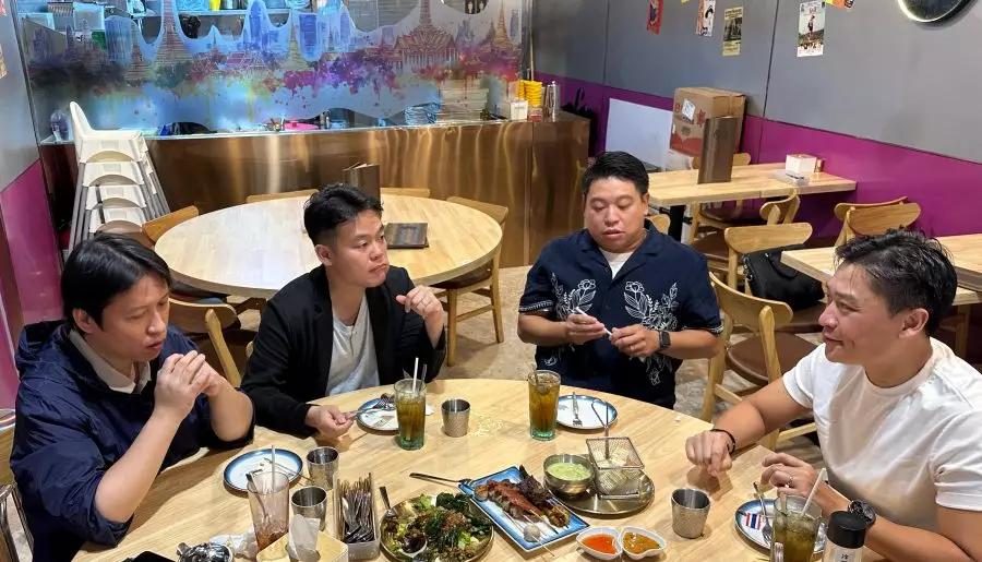 鄭泳舜夥九龍城區議員落區視察 樂見啟德足球盛會刺激地區消費升2成 倡業界加碼優惠、政府強化宣傳迎未來盛事