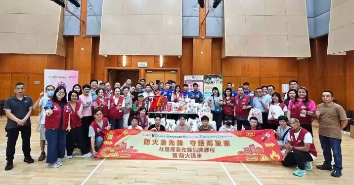 東區防火委員會聯乘關愛隊深入社區 將消防安全信息傳遞至各小區居民