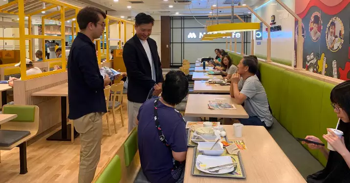 鄭泳舜聯同李家軒奧運站派發工作報告 收集街坊社區意見