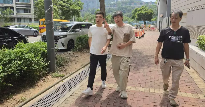 大埔區議員羅曉楓跟進白石角行人路翻新 天賦海灣對出重鋪地磚