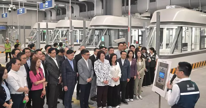 植潔鈴考察新皇崗口岸 關注通關流程及關愛配套