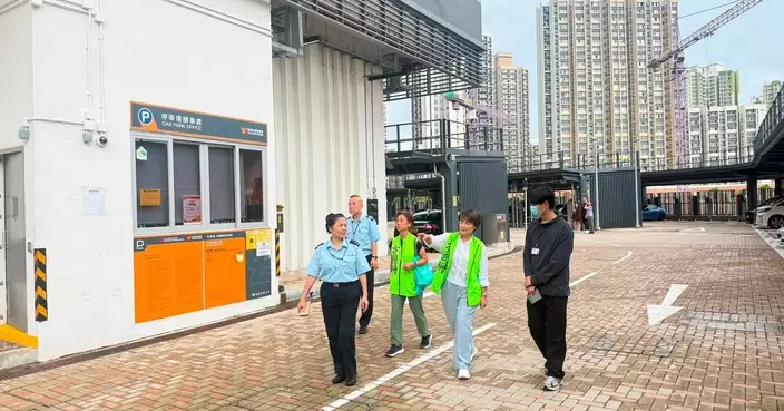方國珊落區安柏苑跟進居民訴求 持續完善屋邨配套