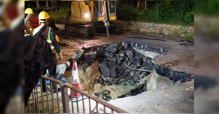 屯門青山公路爆水管 北行線全封搶修 爭取明日中午前恢復供水