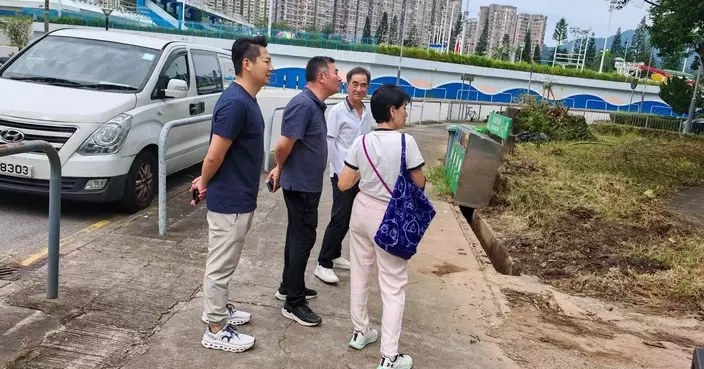 李文傑聯同鄧銘泰視察新圍仔垃圾收集站 向食環署建議對調位置改善隱患