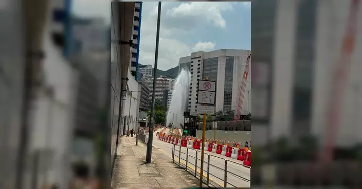 荃灣國瑞路爆水管 水務署派員搶修兩廈受影響