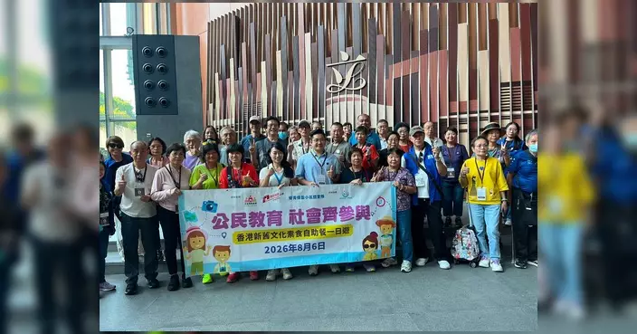 陳穎欣聯同葵青區議員彭熠銘 帶街坊參觀立法會認識運作