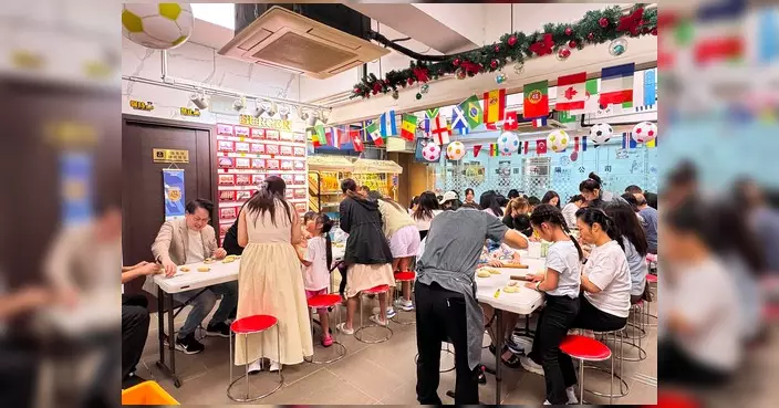 黃遠康參與麵包工作坊 與區內居民製作麵包享親子樂