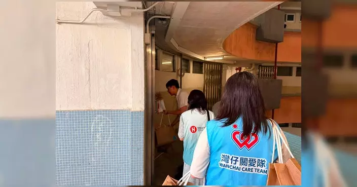 天后關愛隊續訪勵德邨 聯同議員辦事處及房協送暖