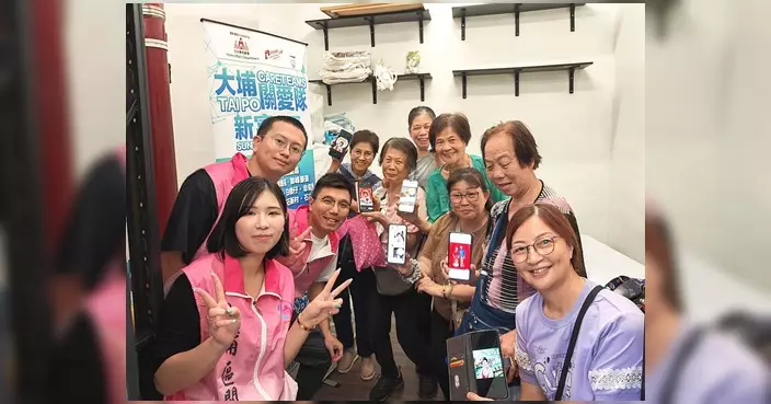 大埔關愛隊新富小區辦智齡AI工作坊 長者學製節日賀圖
