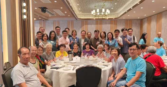 歐陽均諾出席中電區區有茶飲活動 與過百長者歎茶聚鄰里情