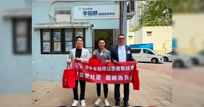 莊家彬聯同樓家強李鎧麟探訪慈正邨長者 送上福袋叮囑消暑