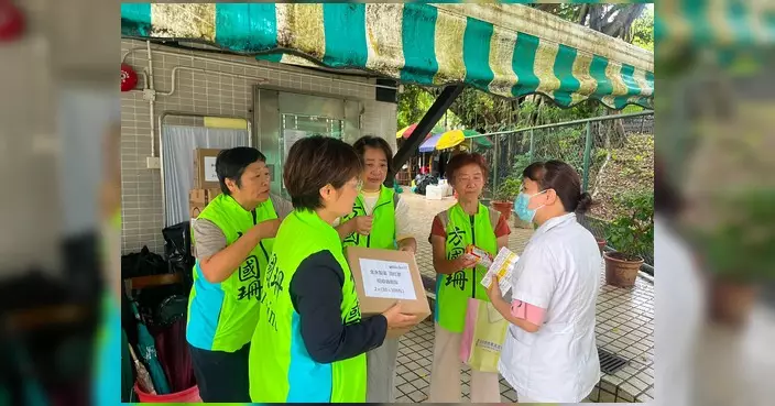 方國珊向三間護老院送贈物資 關懷長者防疫防蚊
