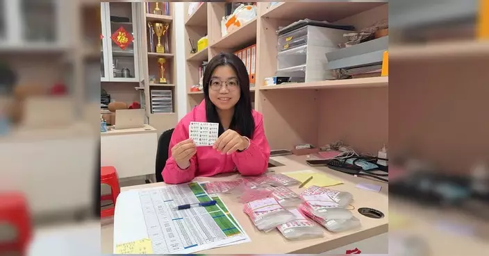 覃碧華為學生定制姓名貼紙 即日起陸續派發