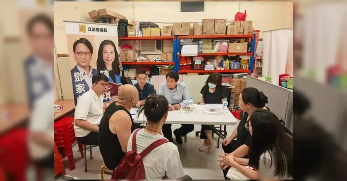 鄧家彪夥陳曼琪團隊彩虹邨辦法律諮詢 義工律師服務三小時