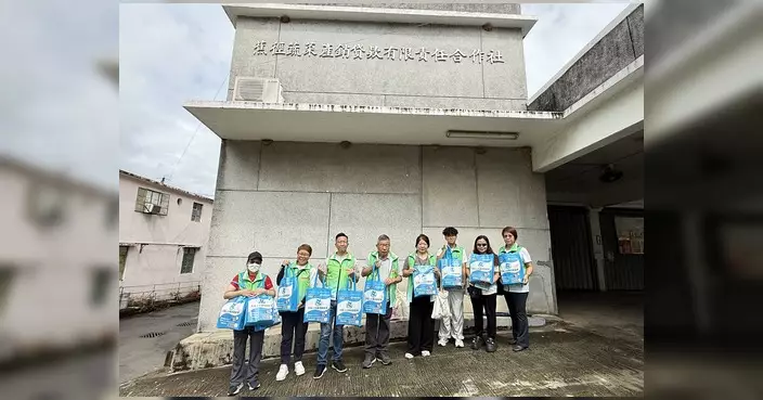 侯漢碩聯同村代表率關愛隊探訪蕉徑營盤村長者