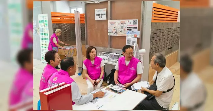 柯創盛落區助曉茵邨街坊入伙 上門檢查電力裝置解答疑難