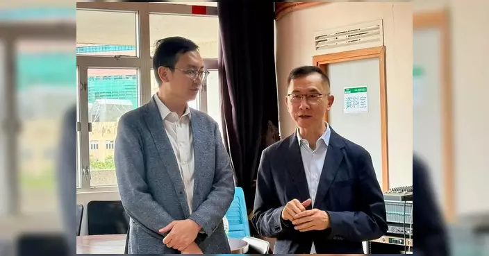 李家駒聯同李鎮強趙志輝派文具套裝 為柴灣學童開學打氣