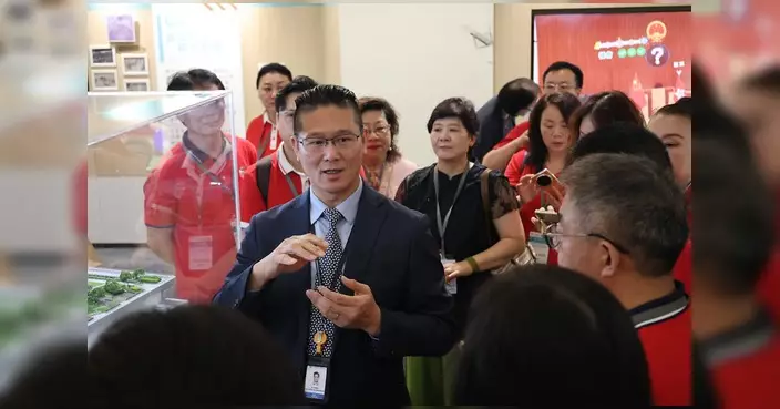 工聯會梁子穎接待德申國際商務社交平台代表參觀立法會