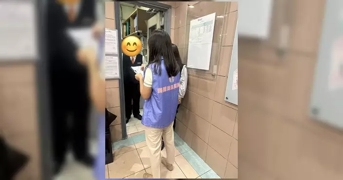 馮務君聯同社區主任義工走訪鶴園海逸區大廈 收集建築物管理條例修訂意見
