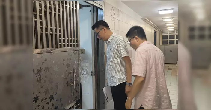 張培剛黃春平登門探訪小兒麻痹症兄弟 承諾爭取電動輪椅支援