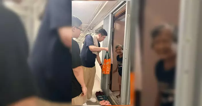 馮卓森聯同梨木樹關愛隊展開社區家訪送關懷行動