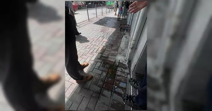 林博實地視察九龍城舊樓喉管滲漏 籲住戶反映跟進維修