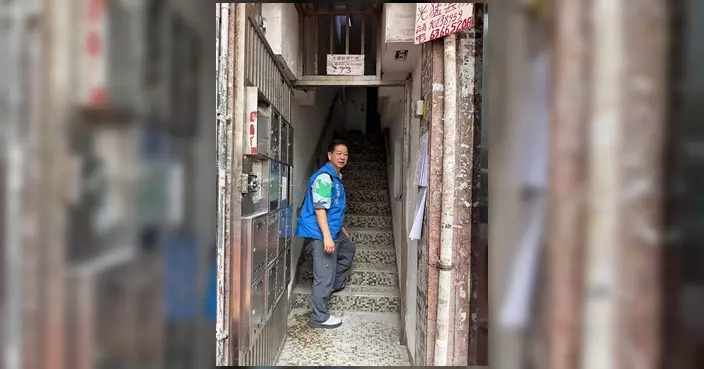 荃灣祈德尊關愛隊巡查舊式單幢樓 揭滅火筒過期防煙門破爛