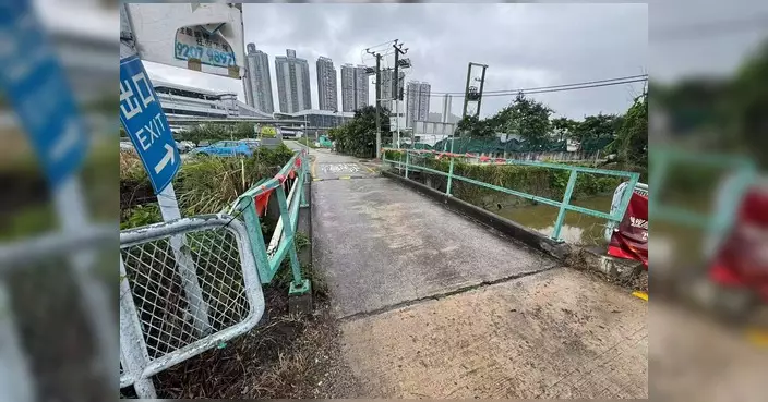 陳月明聯同北區民政處視察松園下村 商討擴闊村路紓緩擠塞