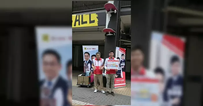 開學日派發曲奇 馮沛賢聯同李廣宇議員辦事處為學生打氣
