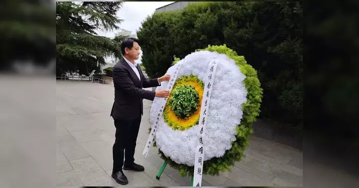 鄧家彪率團隊赴南京紀念館獻花 悼念大屠殺遇難同胞