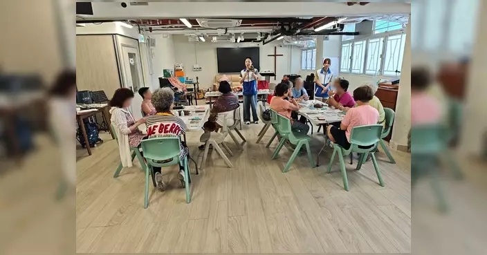 屯門恒福關愛隊辦雞蛋紙托搖搖花工作坊 街坊創意變廢為寶