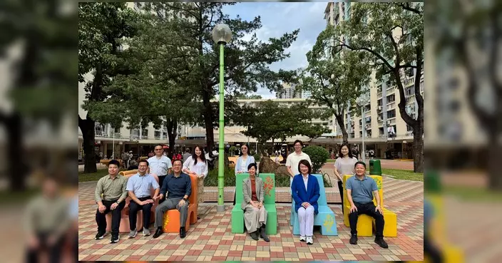李慧琼陪同何永賢落區愛民邨 就屋邨管理及置業階梯交流意見
