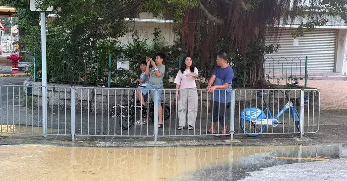 禾輋街水管再爆裂 羅婉珮及水務署到場跟進搶修